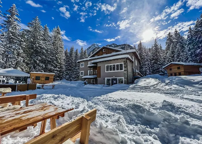 Chalet Queen